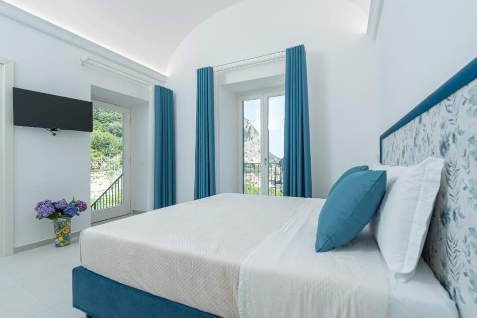 Deluxe Double Room, City View | Down comforters, minibar, blackout drapes, iron/ironing board