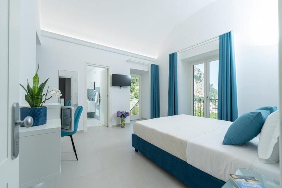 Deluxe Double Room, City View | Down comforters, minibar, blackout drapes, iron/ironing board