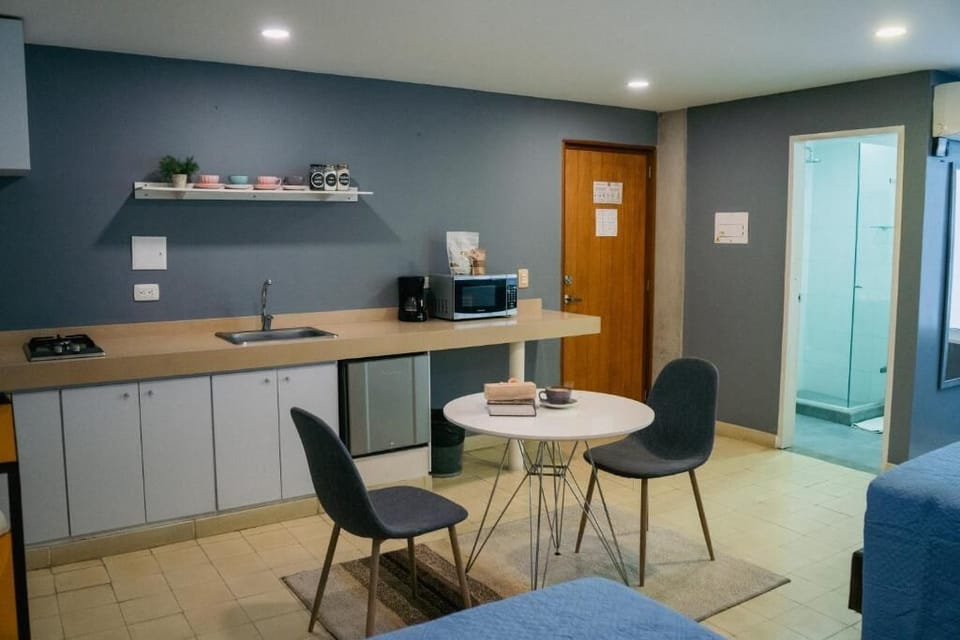 Family Suite, City View | Dining