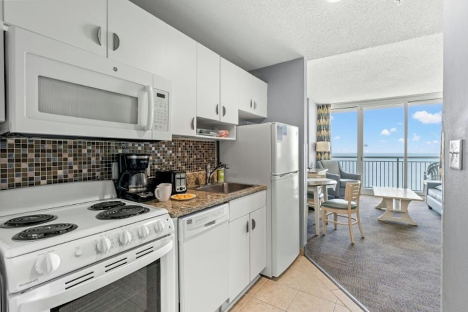 Make a snack before heading out to the beach. 