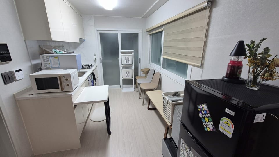 Full-size fridge, microwave, cookware/dishes/utensils