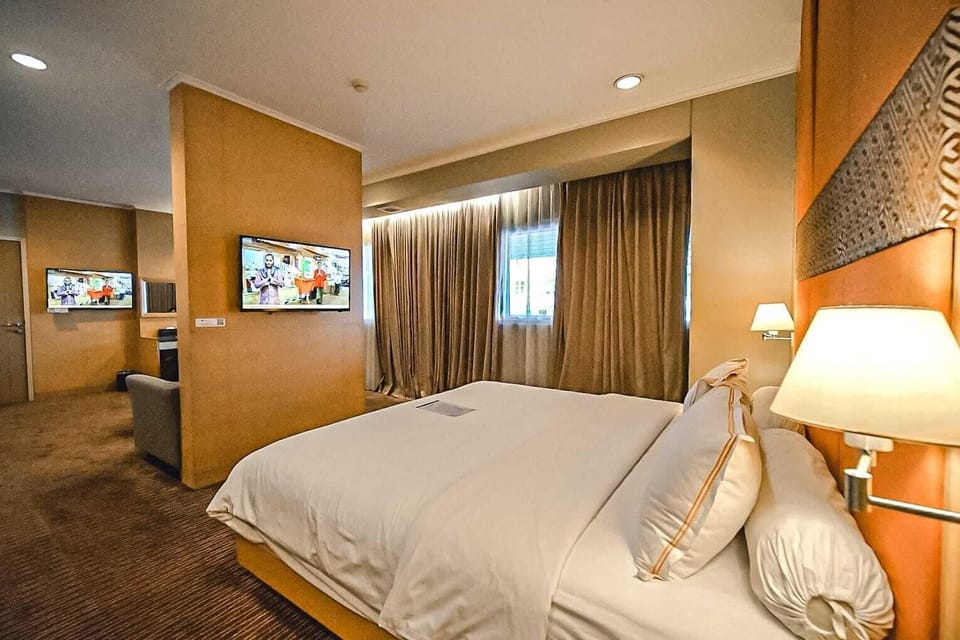In-room safe, desk, blackout drapes, soundproofing
