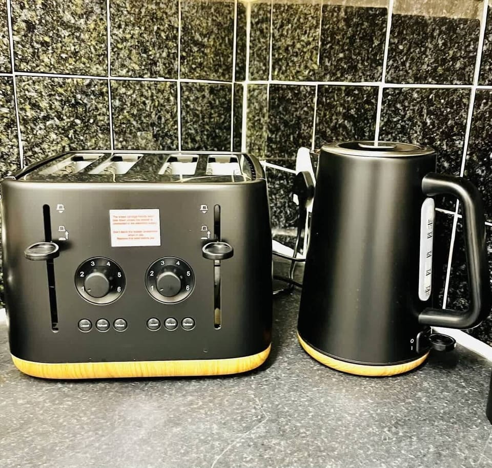 Toaster & kettle