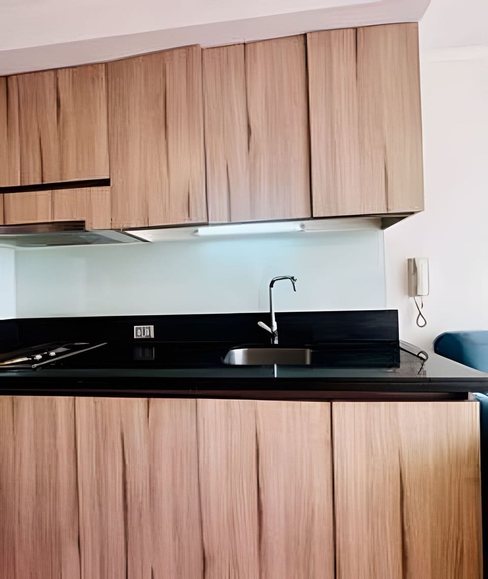 Basic Apartment | Private kitchen | Cookware/dishes/utensils, paper towels