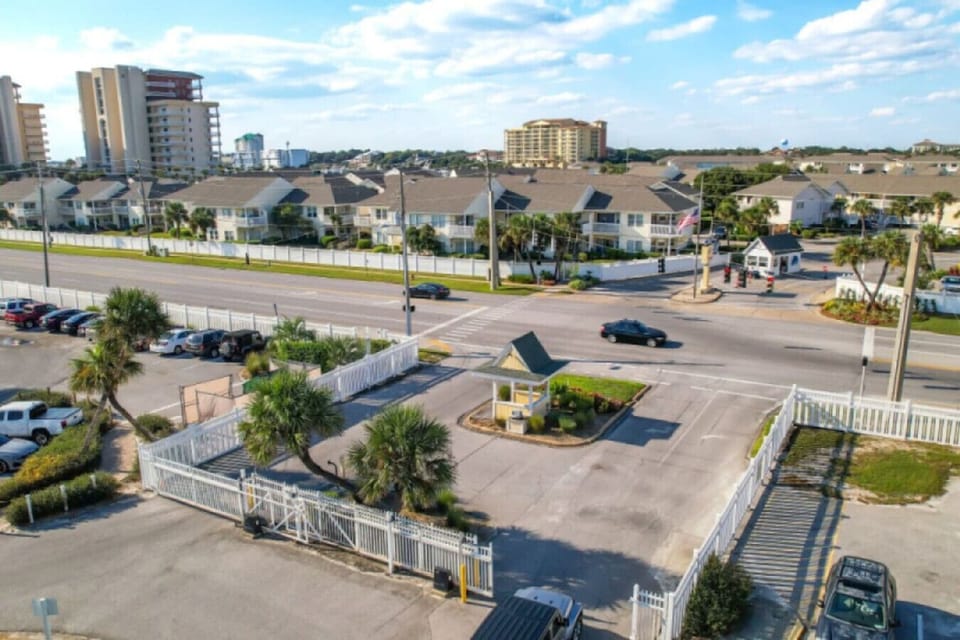 Front Gate/Provate Beach Access