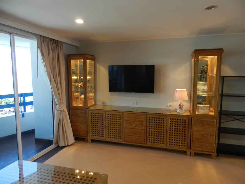 Design Apartment, 2 Bedrooms, Refrigerator & Microwave, Sea View | Living room | 65-cm flat-screen TV with cable channels, TV