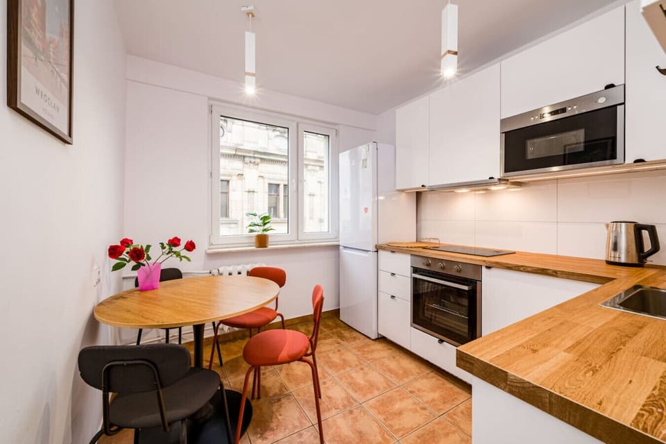 Two Bedroom Apartment Located in the Heart of Wrocław | Book Now with RENTUJEMY.COM