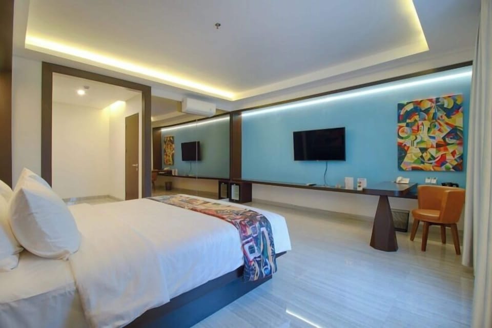 Suite Room | In-room safe, desk, free WiFi