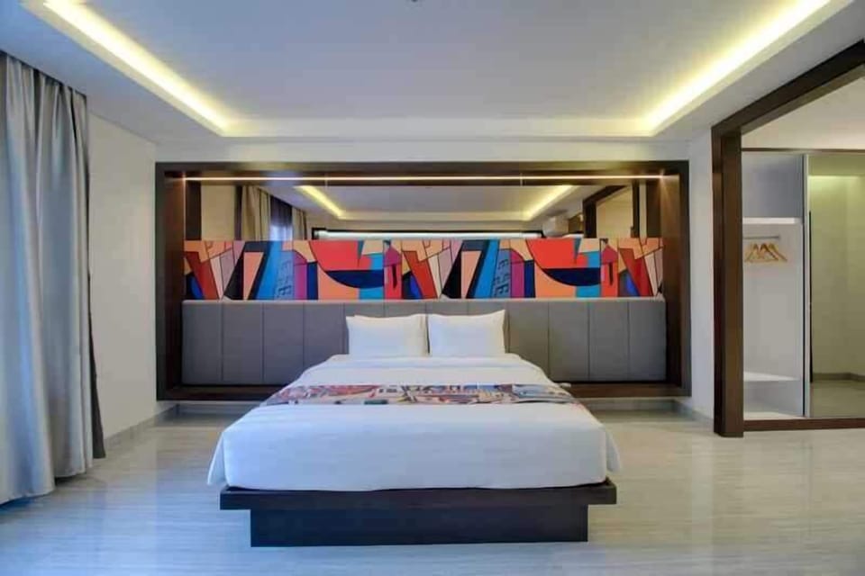 Suite Room | In-room safe, desk, free WiFi