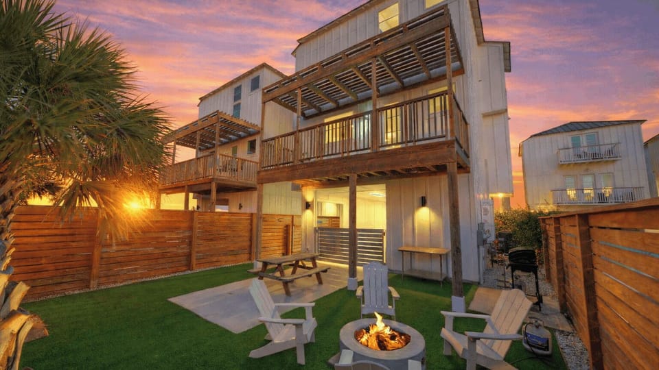 House (3 Bedrooms) | Front of property