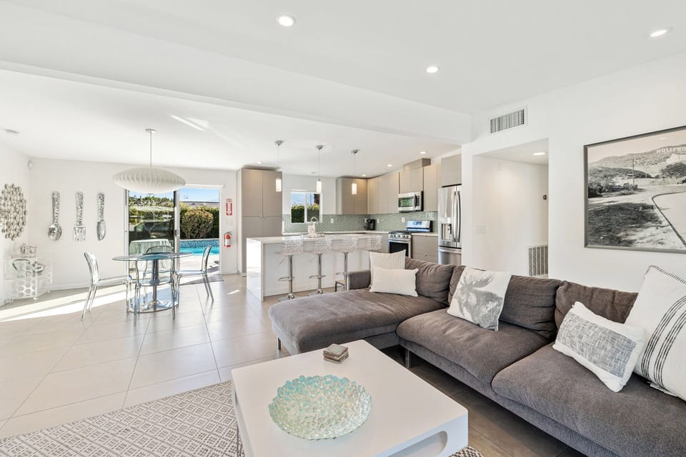 Living area, dining and kitchen