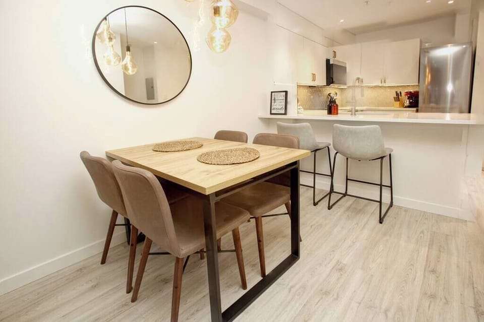 The dining table has a leaf to expand for 6 people
