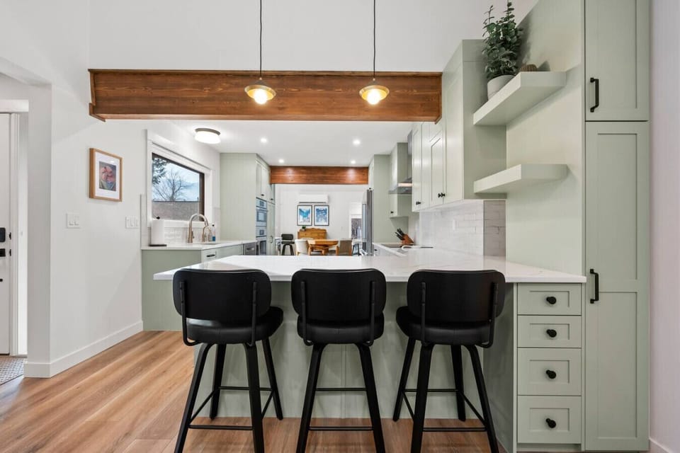 Full kitchen with a drip & Keurig coffee machine, crockpot/slow cooker, bar fridge, and all essentials (coffee grounds, sugar, tea, ketchup, mustard & relish.)