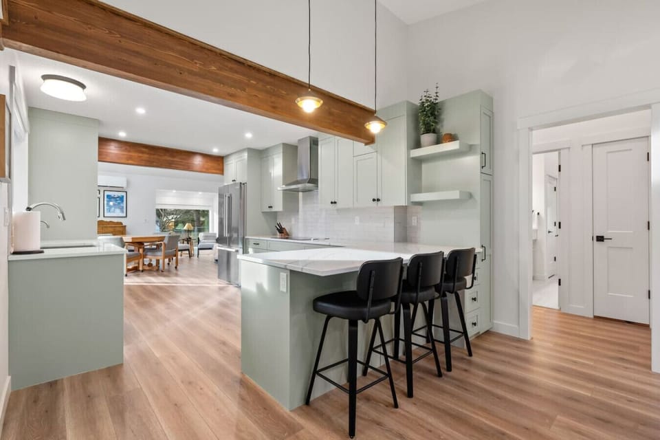 Full kitchen with a drip & Keurig coffee machine, crockpot/slow cooker, bar fridge, and all essentials (coffee grounds, sugar, tea, ketchup, mustard & relish.)