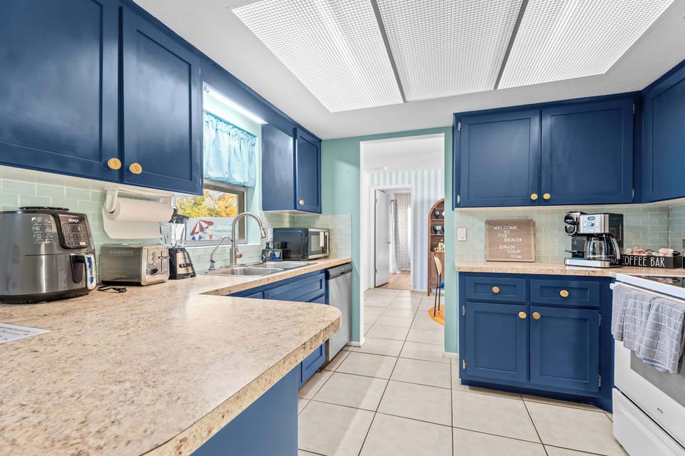 Sure, dining out is fun, but nothing beats your own vacation kitchen! Spacious, stylish, and fully equipped, it’s the perfect recipe for great meals (and even better company).