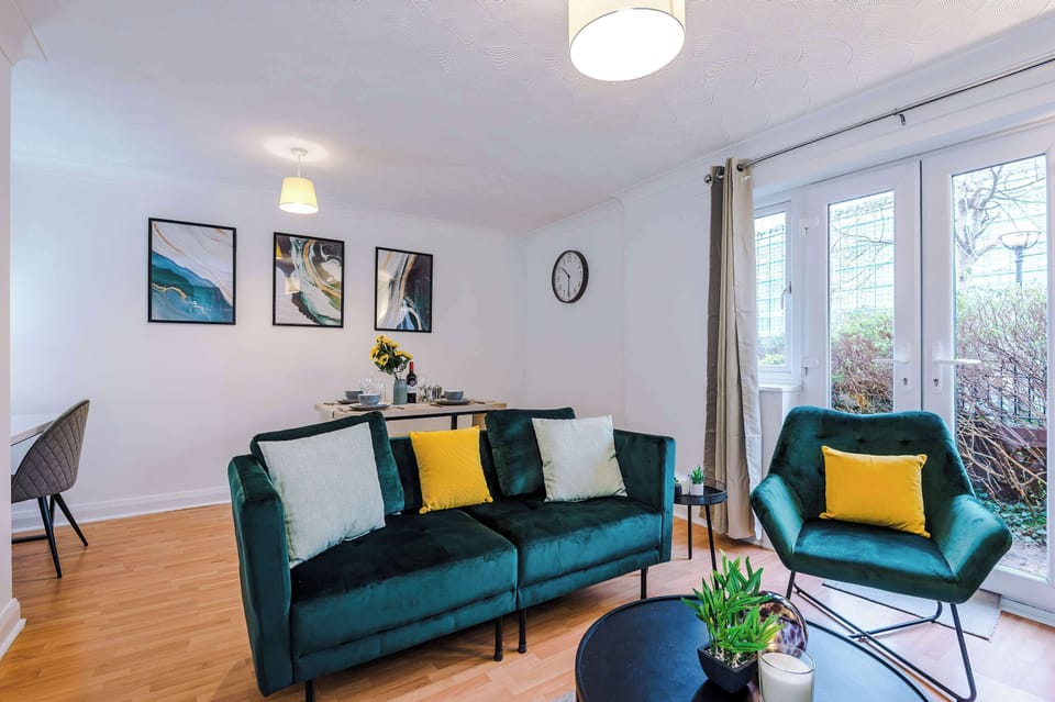 Living Room: Stylish space with chic furniture and natural light, perfect for relaxing and entertaining!