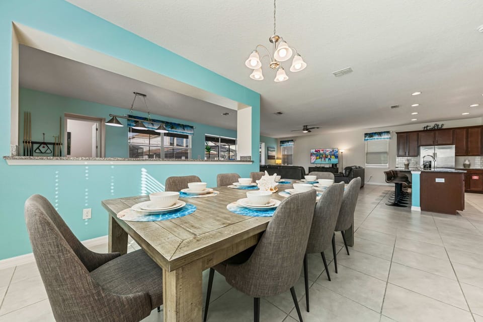 Perfect for large family dinners and group breakfasts