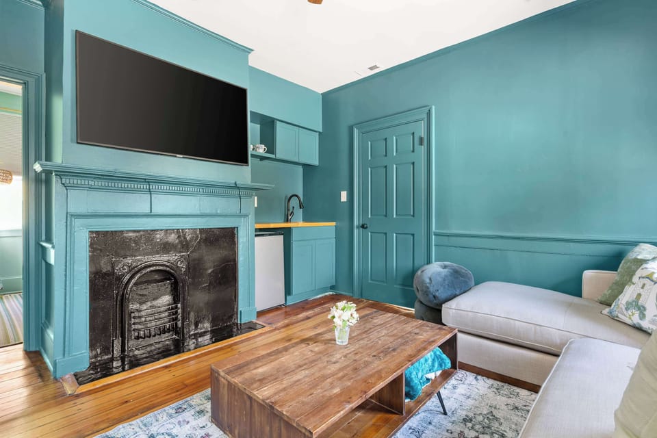 Spacious living room for your group 