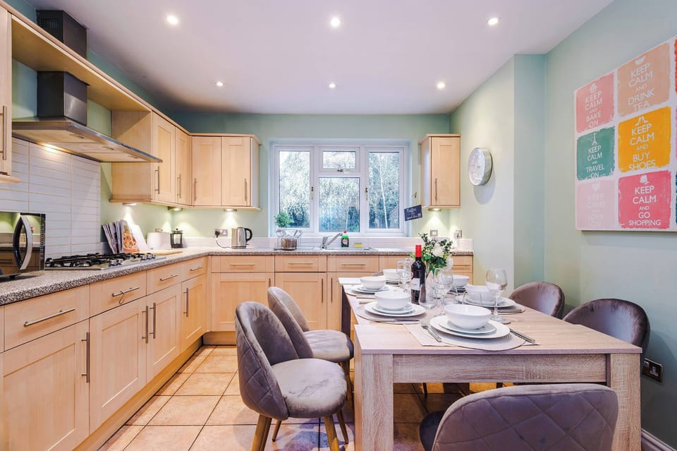 Dining Kitchen: Bright space with stylish seating, perfect for family meals and laughter!