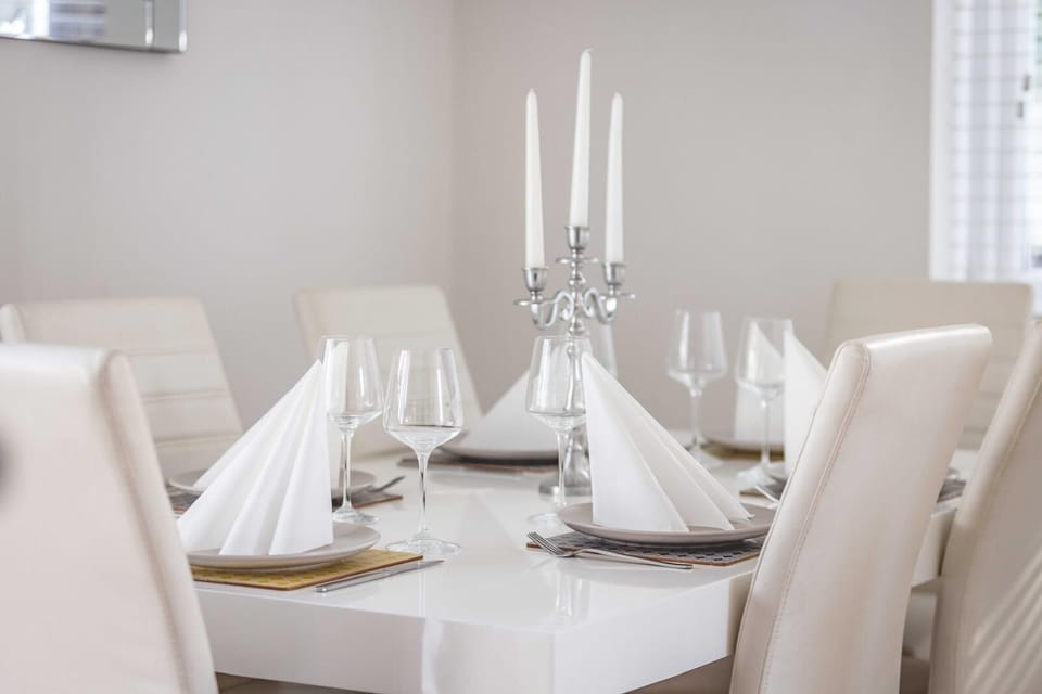 Dining Room: Entertain in style at this chic dining space, perfect for special moments!