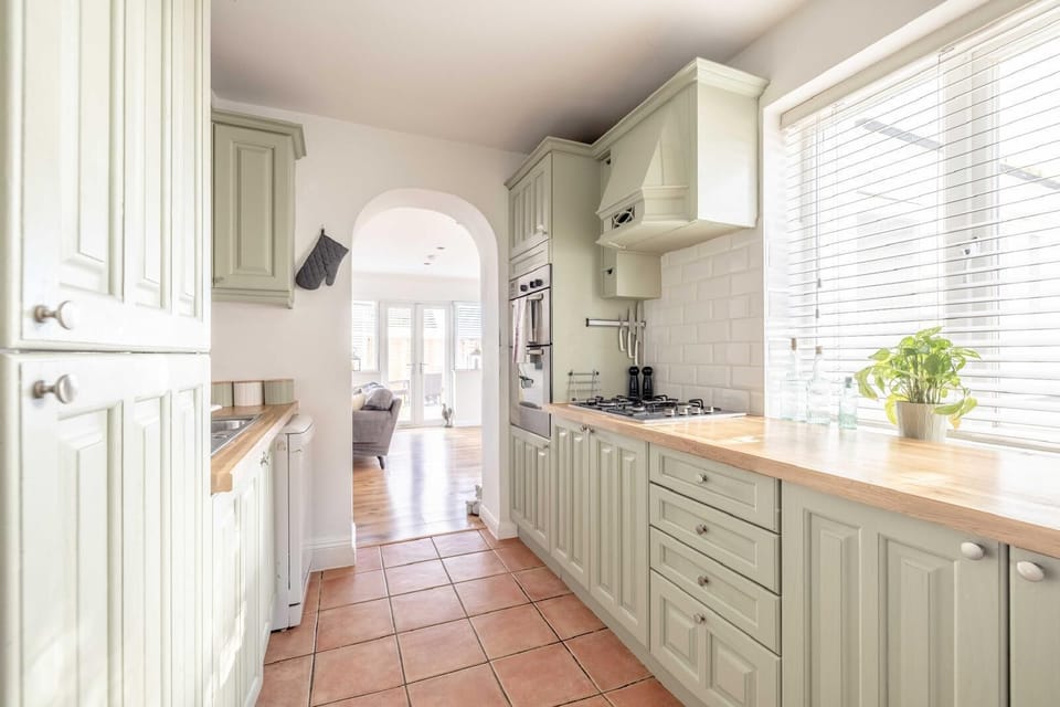 Charming Kitchen: Whip up delicious meals in this stylish space with modern appliances!