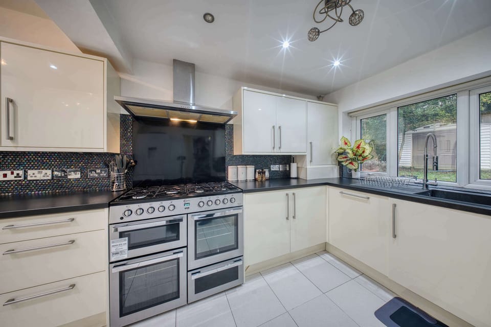 Gourmet Kitchen: Whip up culinary delights in this stylish kitchen with modern appliances!