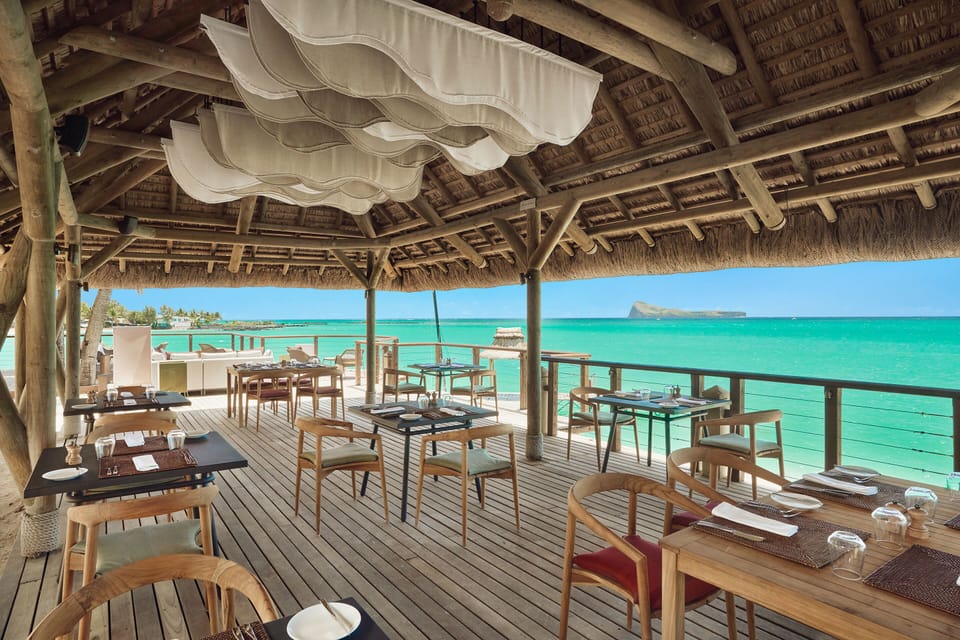 4 restaurants; breakfast, lunch, and dinner served