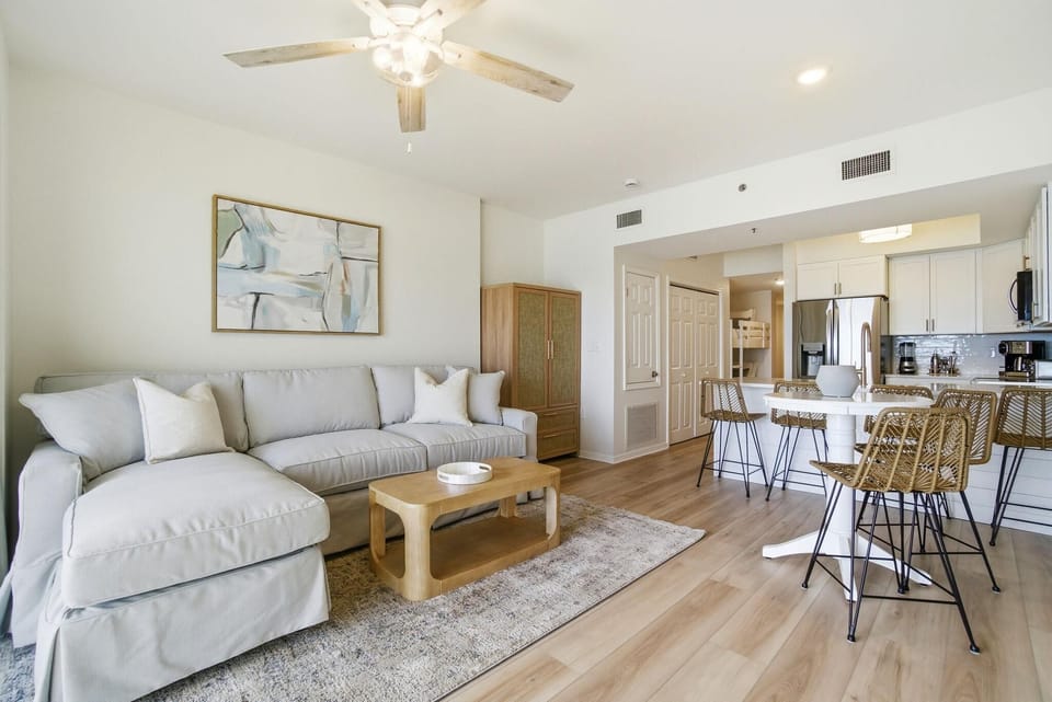 Condo, 1 King Bed with Sofa bed (Tidewater 804) | Living area