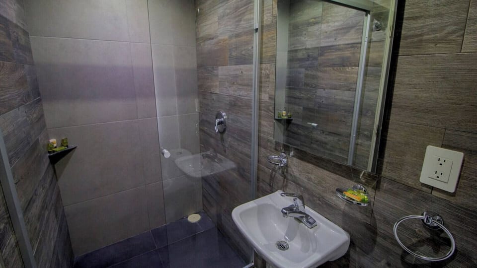 Refresh quickly with a sleek shower and spotless, modern fixtures.