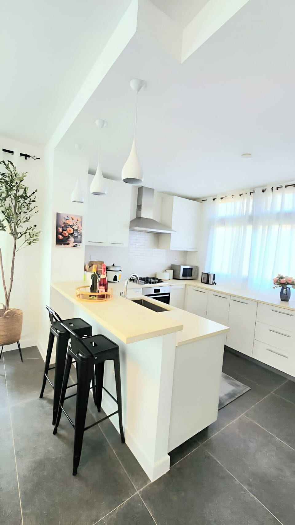 fully fitted kitchen