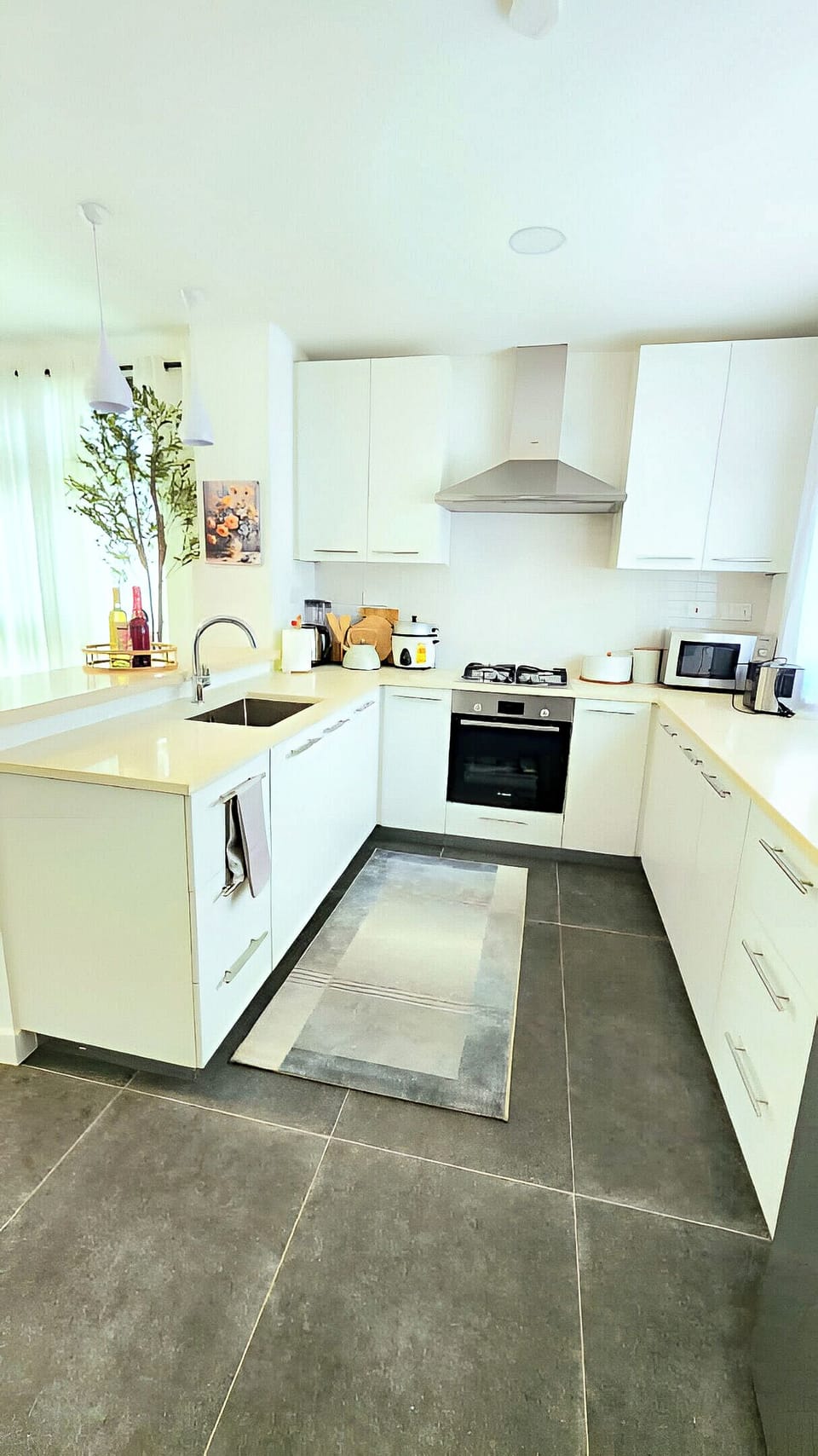 Fully fitted kitchen
