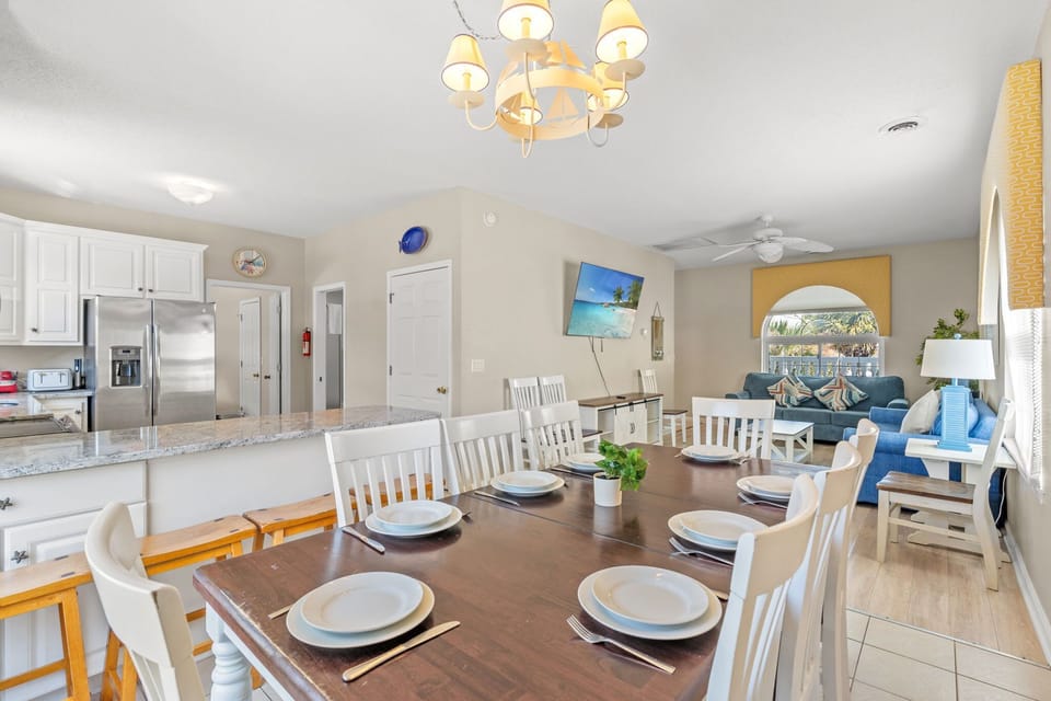 Open kitchen and dining layout designed for group meals - seating for 8 + 4 barstools