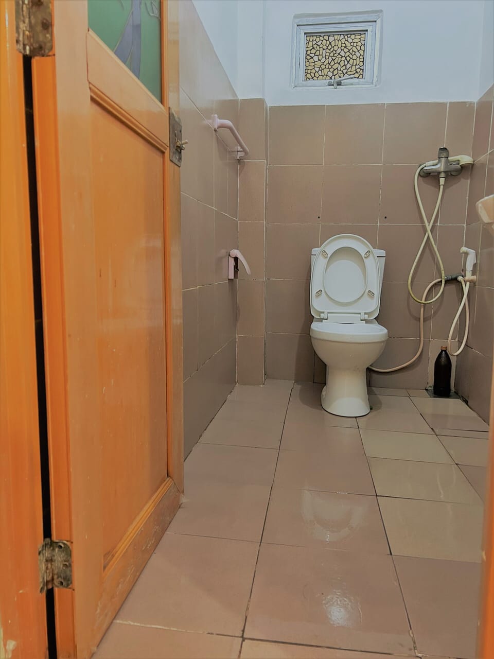 Deluxe Room, Ground Floor | Bathroom | Shower, free toiletries, towels