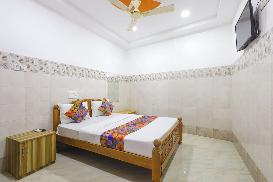 Egyptian cotton sheets, premium bedding, free WiFi, bed sheets