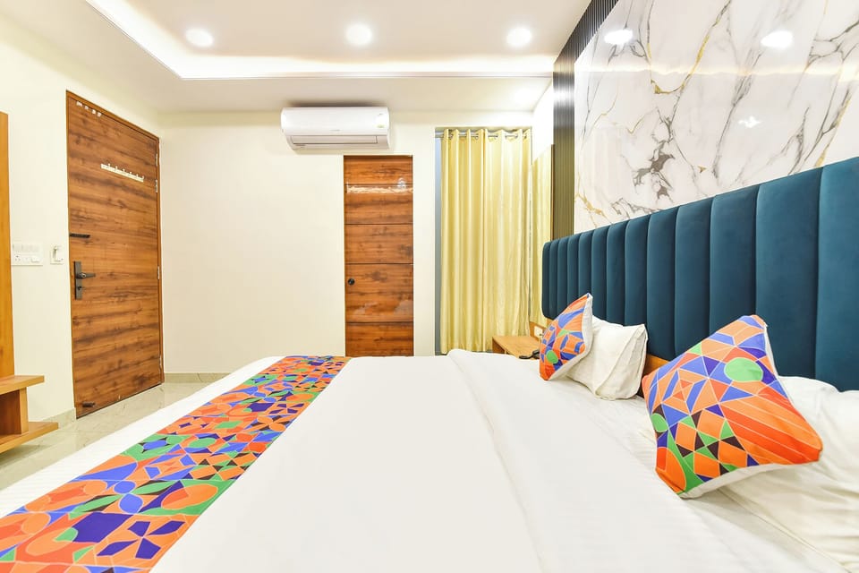 Egyptian cotton sheets, premium bedding, in-room safe, free WiFi