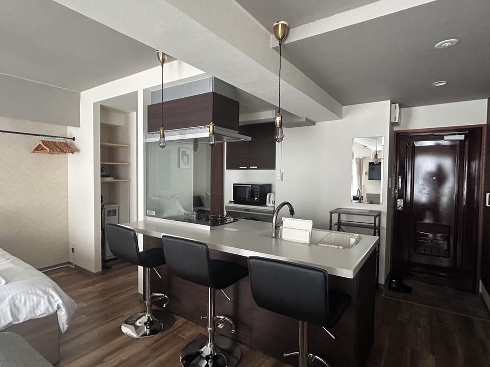 Private kitchen | Fridge, microwave, stovetop, rice cooker