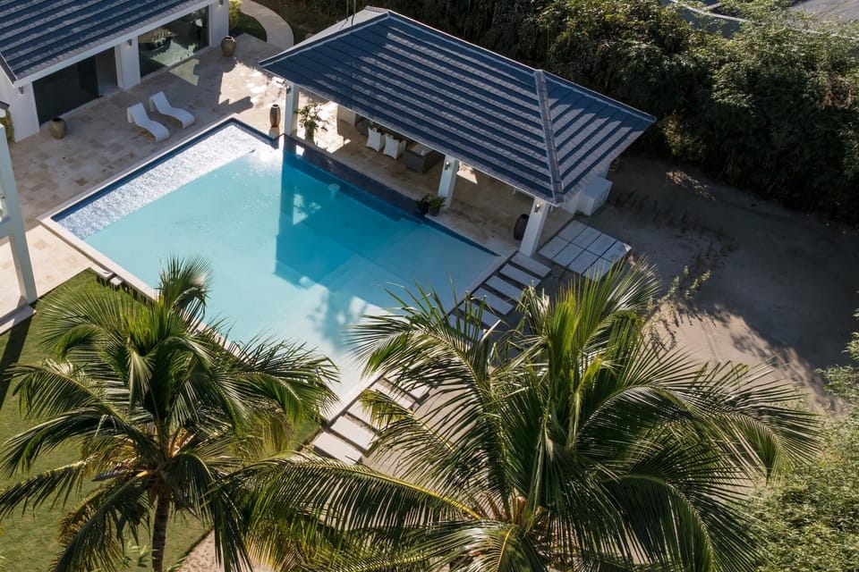 Modern villa close to private beaches and golf (7586)