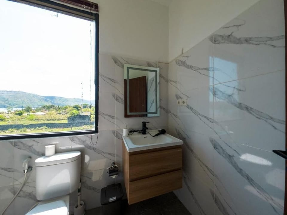 Deluxe Double Room, Sea View | Bathroom