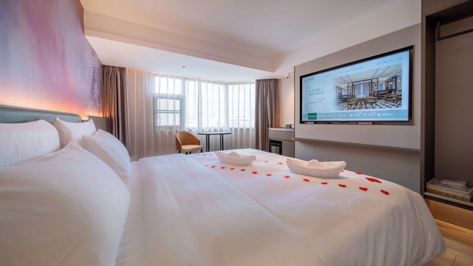 Superior Studio, City View | Premium bedding, minibar (free items), blackout drapes, WiFi (free)