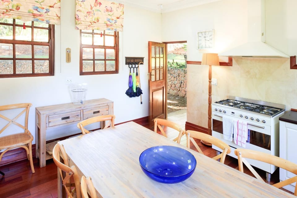 New England Cottage in the Drakensberg (5386)