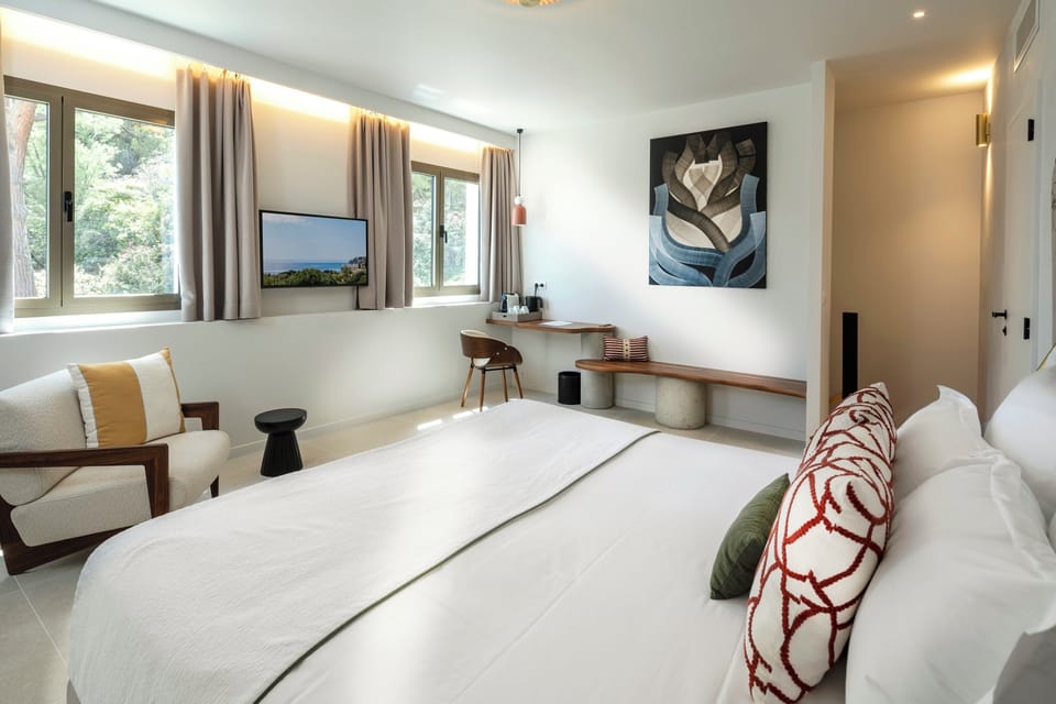Panoramic Suite, Terrace | In-room safe, desk, laptop workspace, blackout drapes
