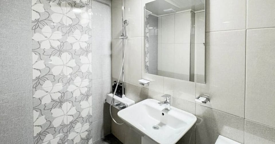 Business Room | Bathroom