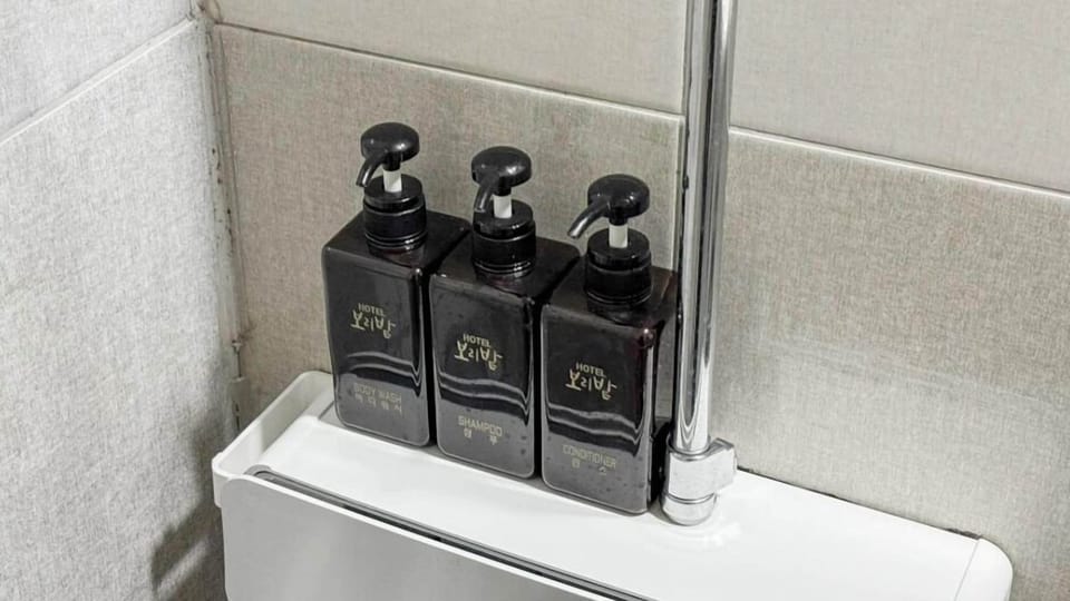 Business Room | Bathroom