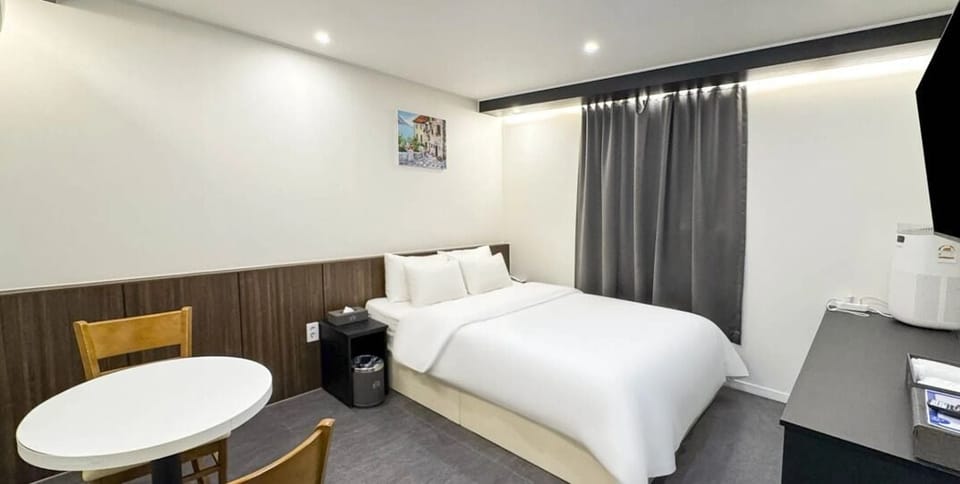 Business Room | Free WiFi