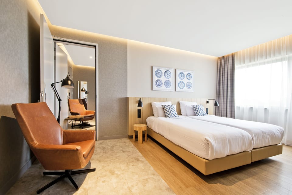 Standard Room, Connecting Rooms | Minibar, in-room safe, desk, soundproofing