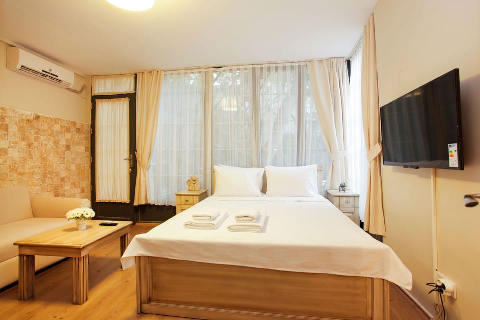 Egyptian cotton sheets, premium bedding, free minibar items
