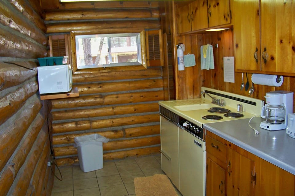 Cabin, 1 Bedroom (Cabin 11 - Duplex with cabin 10) | Private kitchenette | Coffee/tea maker, microwave, oven, stovetop