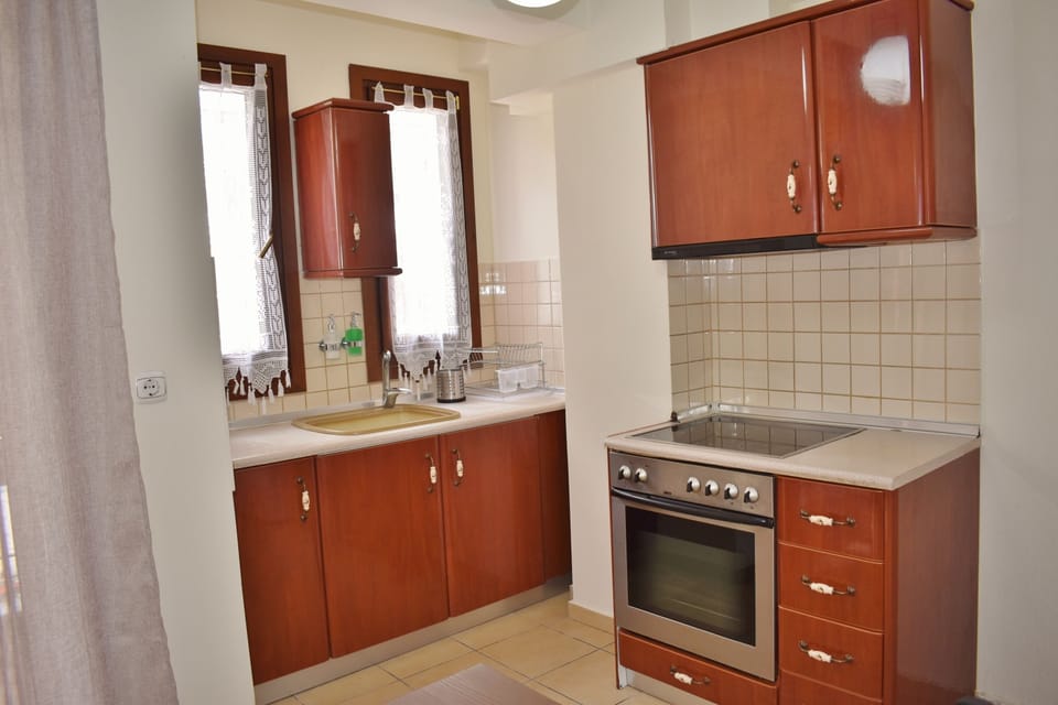 City Apartment | Private kitchenette | Fridge, microwave, stovetop, espresso maker