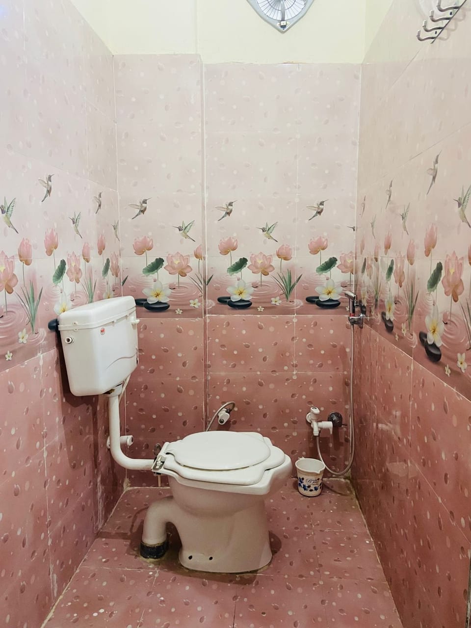 Deluxe Room | Bathroom | Free toiletries, towels, soap