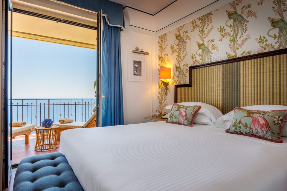 Executive Suite | Premium bedding, down comforters, pillowtop beds, minibar